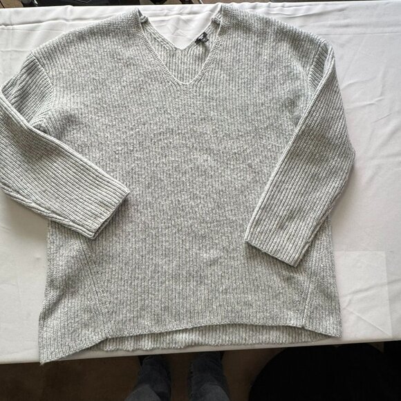 Express Light Gray Soft Sweater Size Large Loose Cozy. Heather - Picture 2 of 11